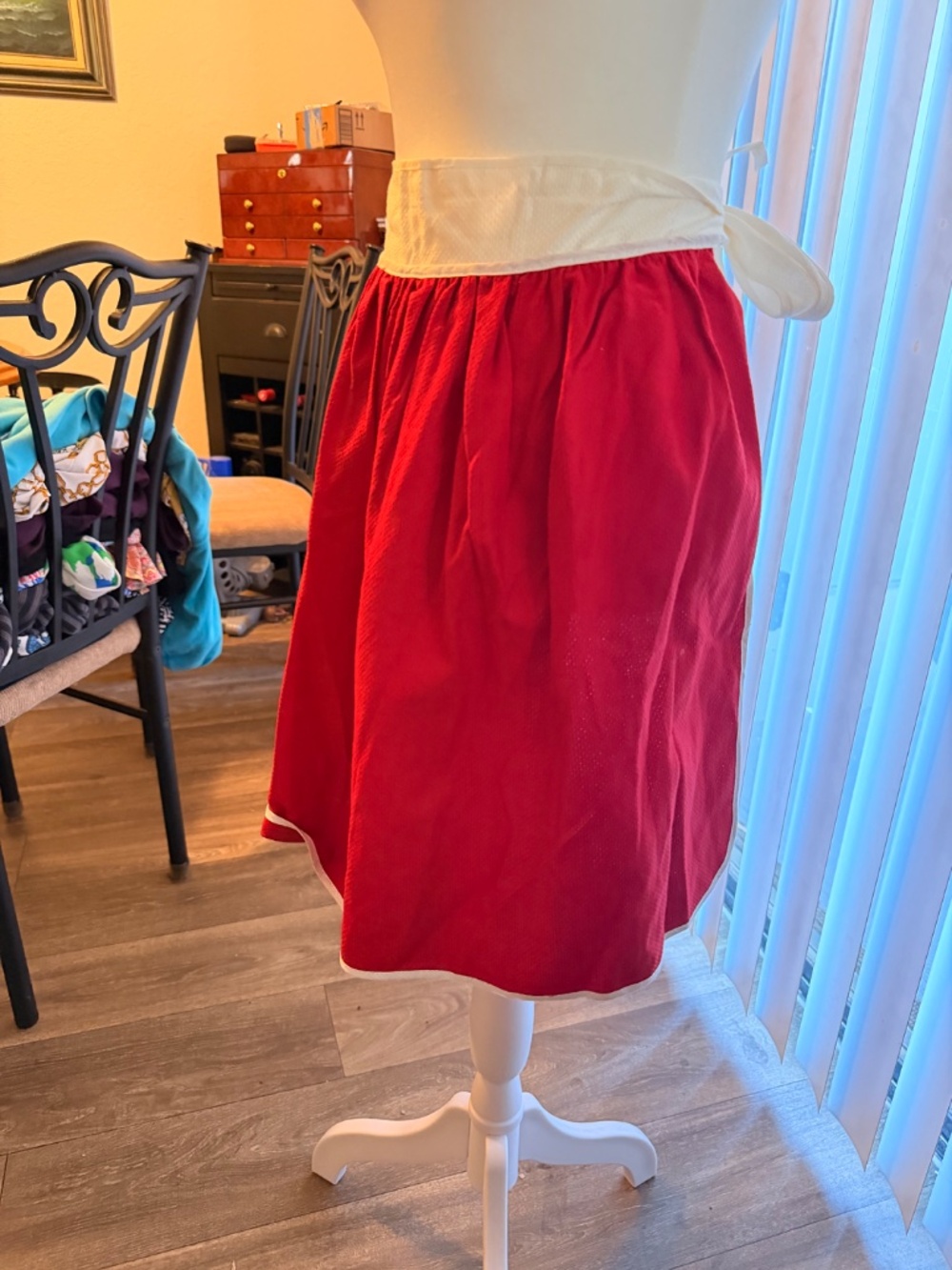 Red Apron - Picture 2 of 3